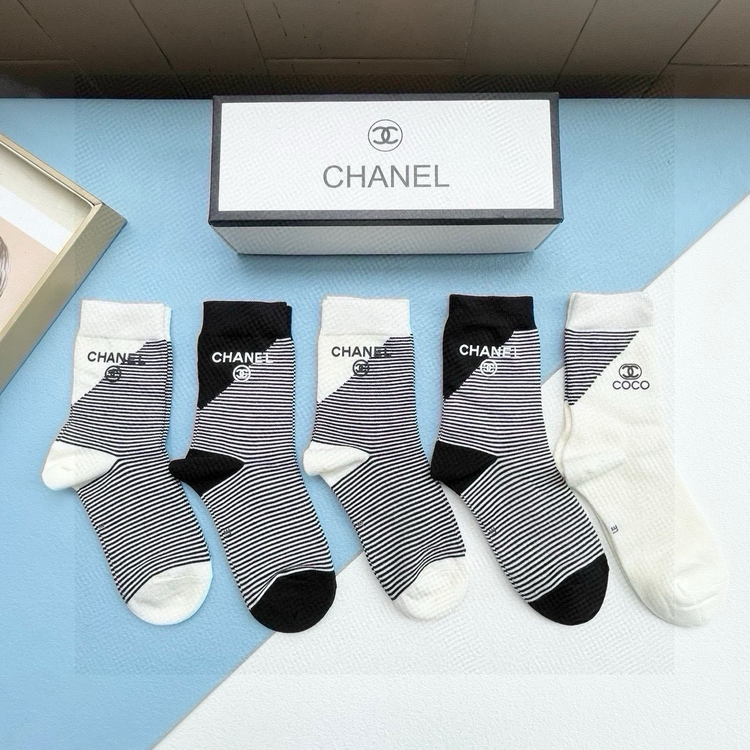NO:357361,Packaging [one box and five pairs] CHANEL · Chanel high-quality super popular internet celebrity socks Xiaoxiangjia official website synchronous jewelry letter mid-tube socks, ins celebrity internet celebrity recommendations are very popular pure cotton material, lightweight and soft and breathable, all seasons, European and American big street must-have socks, stockings, socks, chanel, chanel, chanel, chanel, socks19860909配包装【一盒五双】CHANEL · 香奈儿高品质超级爆款网红袜子小香家官网同步饰品字母中筒袜,ins明星网红推荐火爆至极纯棉材质,轻薄柔软透气,四季通用,欧美大牌街头必备袜子,丝袜,袜子,chanel,chanel,chanel,socks,accessory