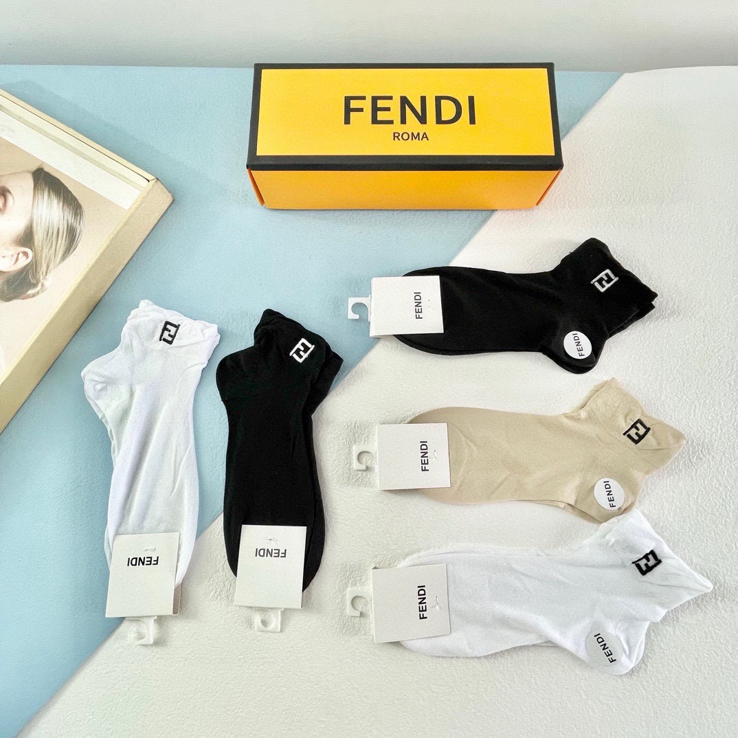  配包装【一盒五双】🌟FENDI芬迪🌟高版本 ～好看到爆炸 欧美大牌男女款船袜。🌟潮人必不能少的专柜代购