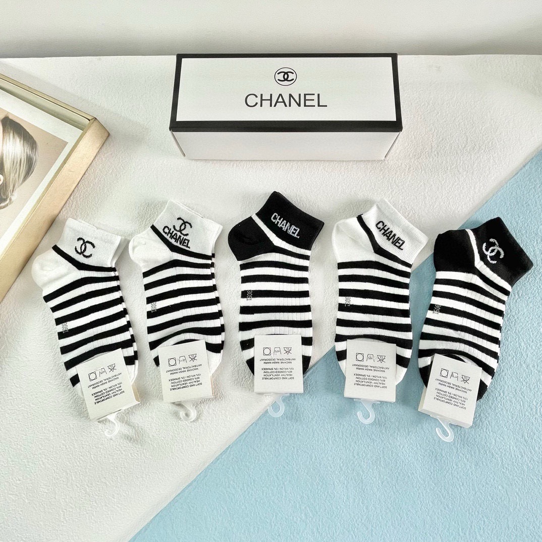   配包装【一盒五双】🌟Chanel 香奈儿 爆款船袜🌟高版本 ～好看到爆炸 欧美大牌船袜。男女款🌟潮人