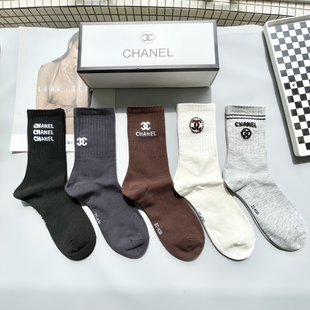 NO:358338,Packaging [one box and five pairs] Chanel Chanel is a hot high-end version of high-end socks ~ It is easy to see the explosion. A must-have counter purchasing quality for big European and American brands of high-end socks. Socks, which are super high-end and fashionable. Ahhhhhh~~ Recommended and recommended~~ Must-in-one fashionable items!  !  socks, stockings, socks, chanel, chanel, socks19860909配包装【一盒五双】Chanel 香奈儿 爆款高筒袜高版本 ～好看到爆炸 欧美大牌高筒袜潮人必不能少的专柜代购品质 袜子 ,搭配起来超高逼格 时髦度爆表啊啊啊啊～～推荐推荐推荐～～必入时髦小单品！！袜子,丝袜,袜子,chanel,chanel,socks,accessory