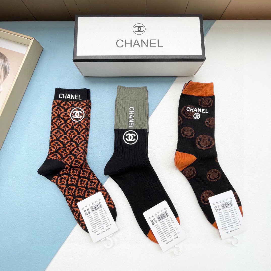 NO:358348,Packaging [one box and three pairs] CHANEL Chanel Internet celebrity hottest ~ It’s easy to see the explosion. The counter purchasing quality that European and American big-name mid-tube socks are indispensable. Socks, which are super high-quality and fashionable. Ahhhhhh~~ Recommended and recommended ~~ Must-in-one fashionable items!  !  socks, stockings, socks, chanel, chanel, socks19860909配包装【一盒三双】CHANEL香奈儿 网红爆款 ～好看到爆炸 欧美大牌中筒袜潮人必不能少的专柜代购品质 袜子 ,搭配起来超高逼格 时髦度爆表啊啊啊啊～～推荐推荐推荐～～必入时髦小单品！！袜子,丝袜,袜子,chanel,chanel,socks,accessory