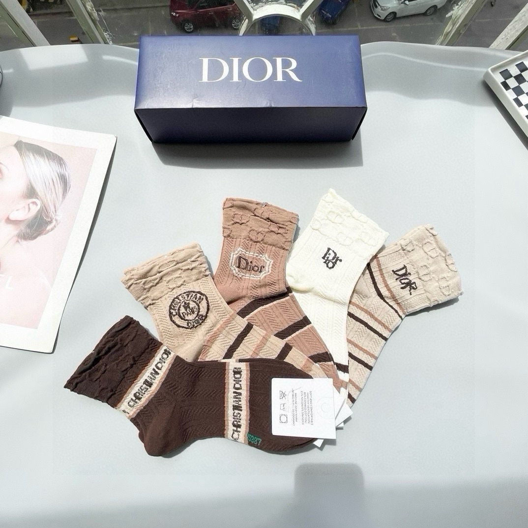    配包装【一盒五双】🌟欧美大牌 Dior迪奥 好看到爆炸欧美大牌中筒袜。男女款🌟潮人必不能少的专柜代