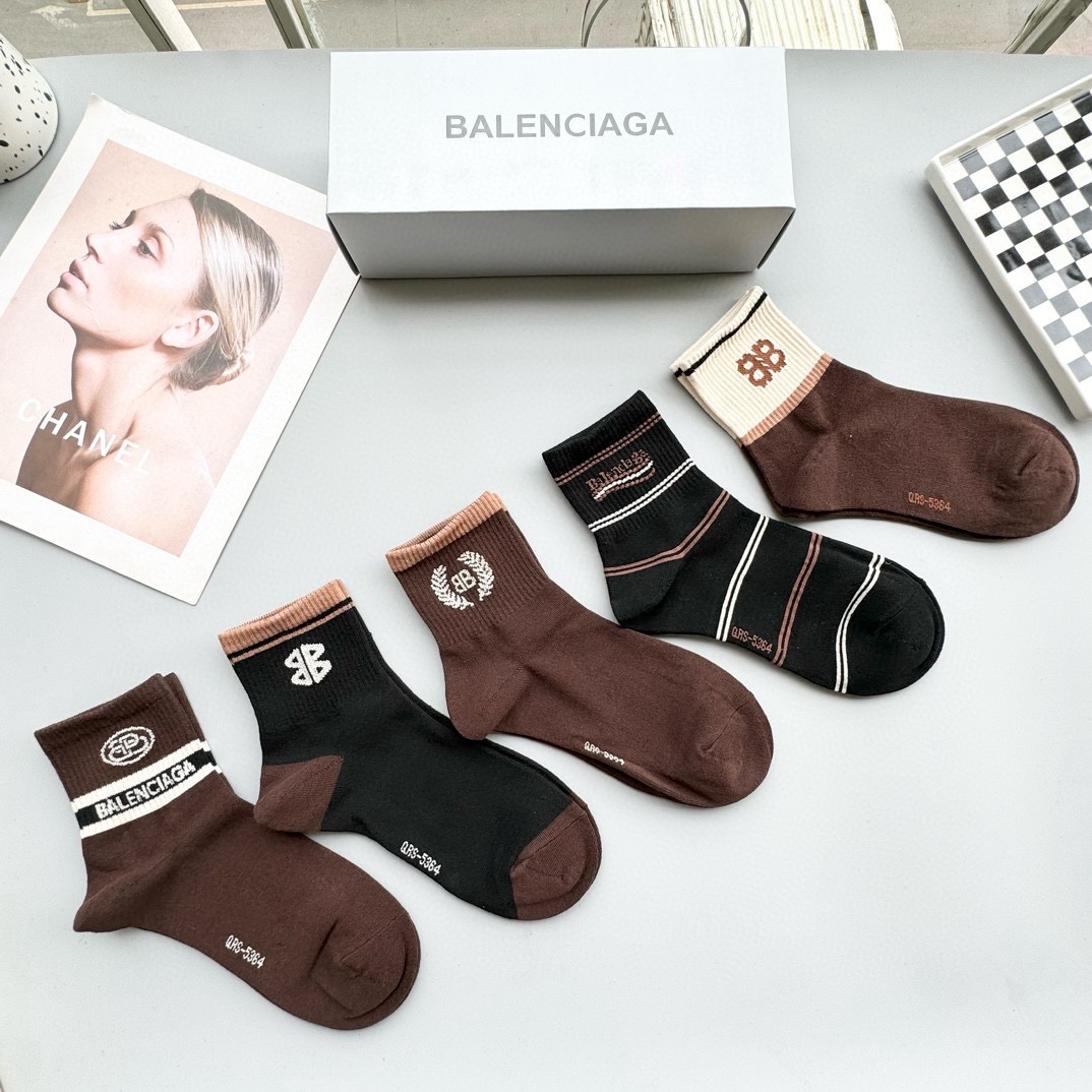  配包装【一盒五双】BALENCIAGA · 巴黎世家🌟 高品质。好看到爆炸欧美大牌中筒袜。男女款🌟潮人