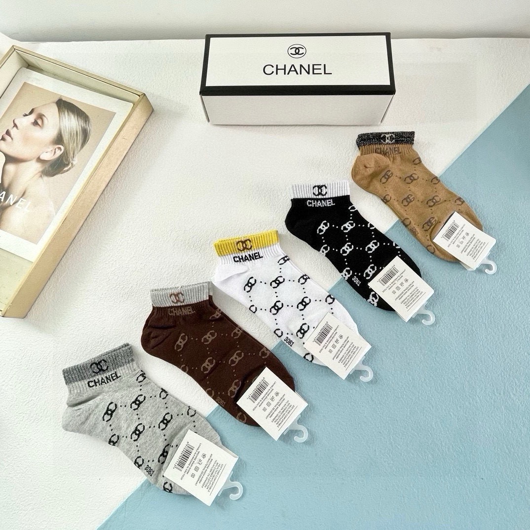   配包装【一盒五双】🌟Chanel 香奈儿 爆款短筒袜🌟女款 高版本 ～好看到爆炸 欧美大牌短筒袜。🌟
