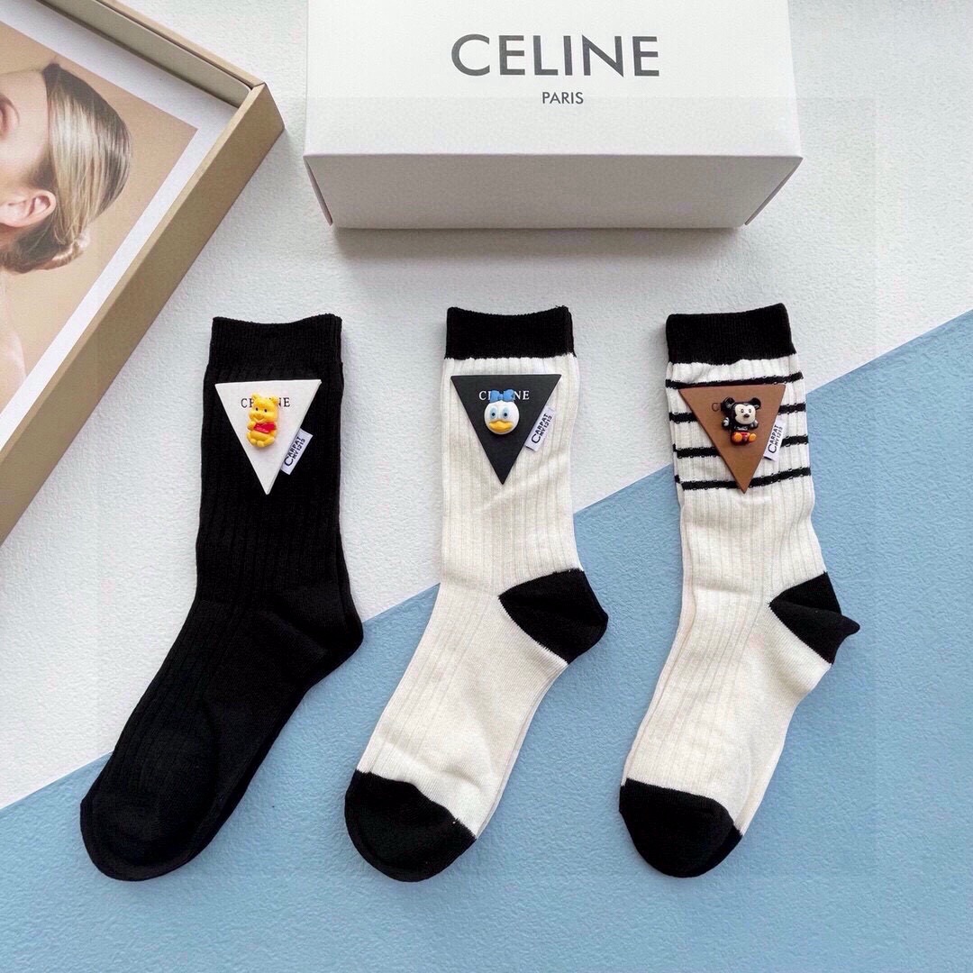 配包装【一盒三双】🌟Celine赛琳  爆款中筒袜🌟高版本 ～好看到爆炸 欧美大牌中筒袜🔥🌟潮人必不能