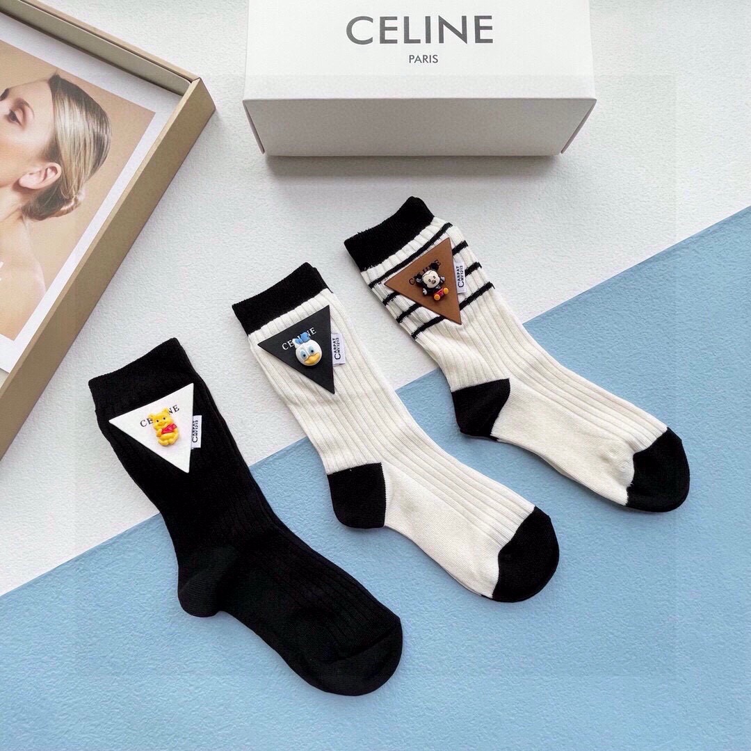  配包装【一盒三双】🌟Celine赛琳  爆款中筒袜🌟高版本 ～好看到爆炸 欧美大牌中筒袜🔥🌟潮人必不能