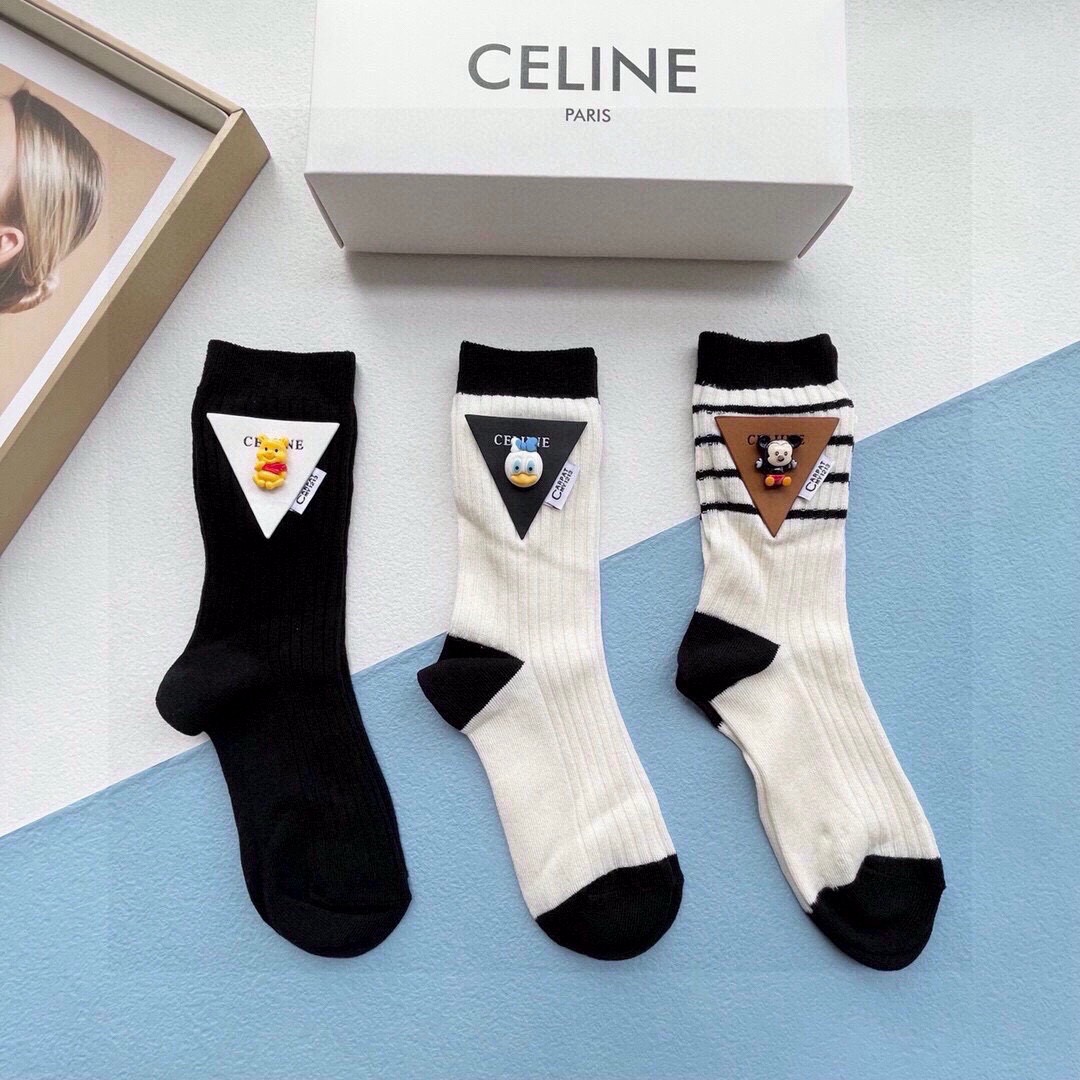  配包装【一盒三双】🌟Celine赛琳  爆款中筒袜🌟高版本 ～好看到爆炸 欧美大牌中筒袜🔥🌟潮人必不能