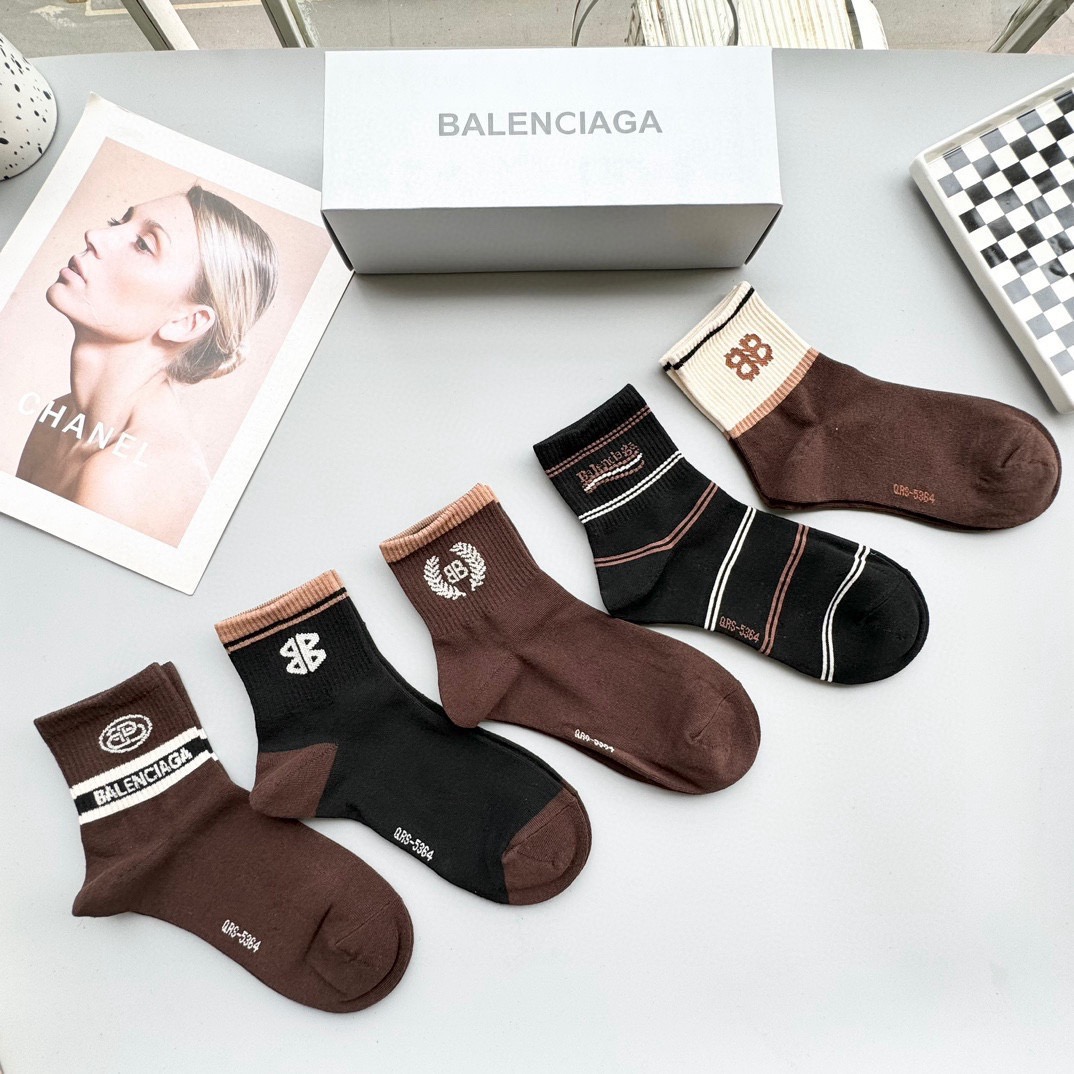  配包装【一盒五双】BALENCIAGA · 巴黎世家🌟 高品质。好看到爆炸欧美大牌中筒袜。男女款🌟潮人