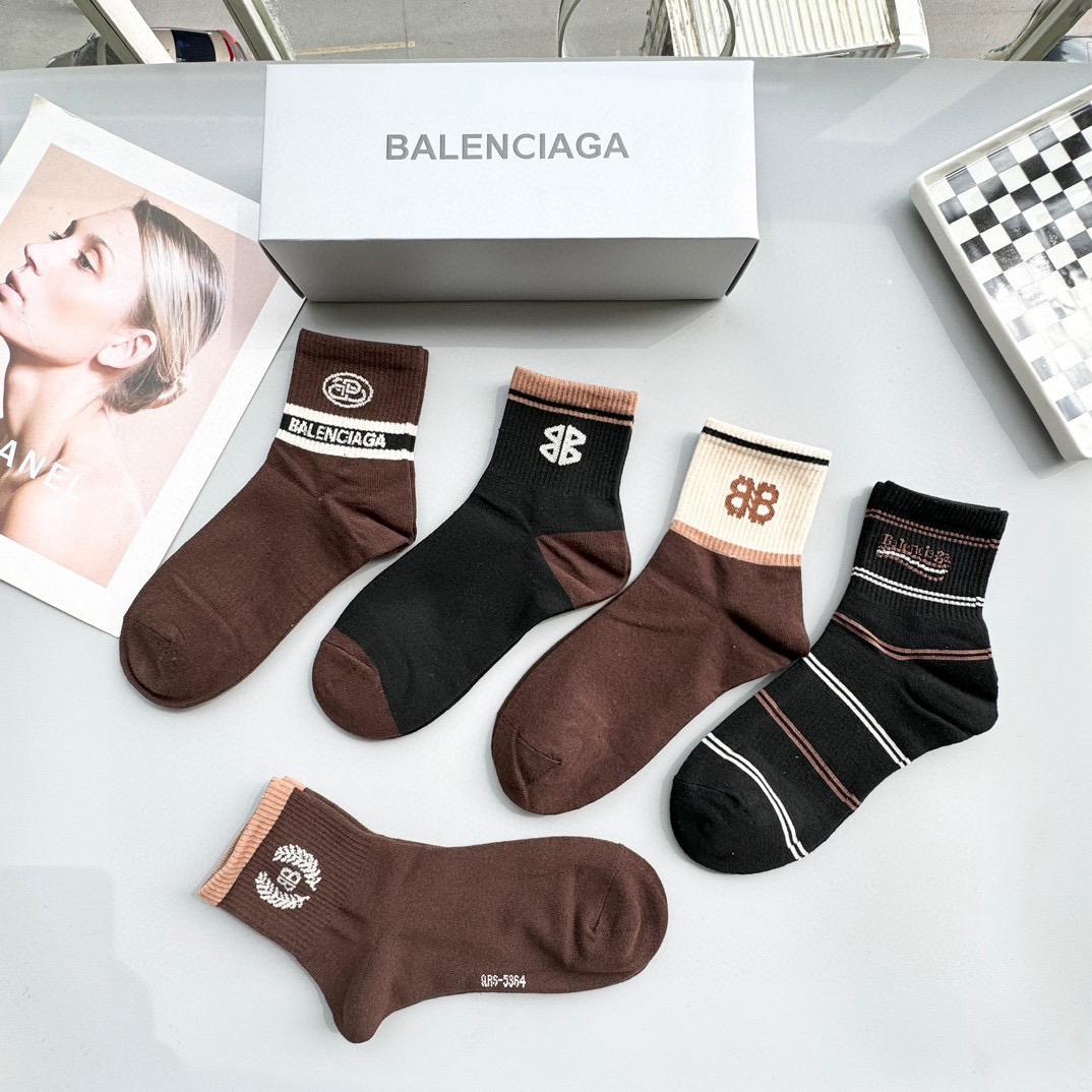  配包装【一盒五双】BALENCIAGA · 巴黎世家🌟 高品质。好看到爆炸欧美大牌中筒袜。男女款🌟潮人