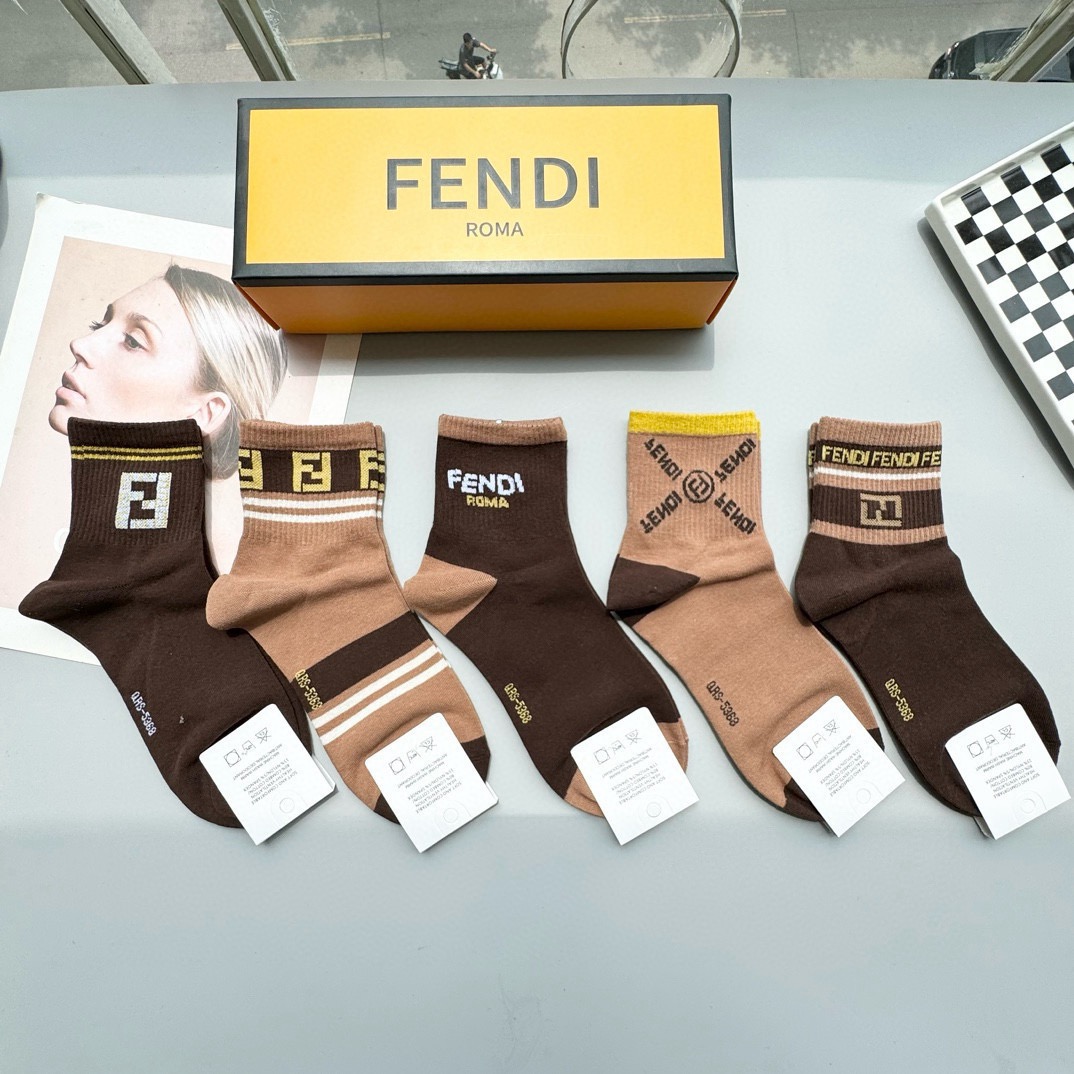  配包装【一盒五双】FENDI · 芬迪❗️大F新品男女款秋冬款中筒袜子❗️超级经典的双F标志，纯棉材质