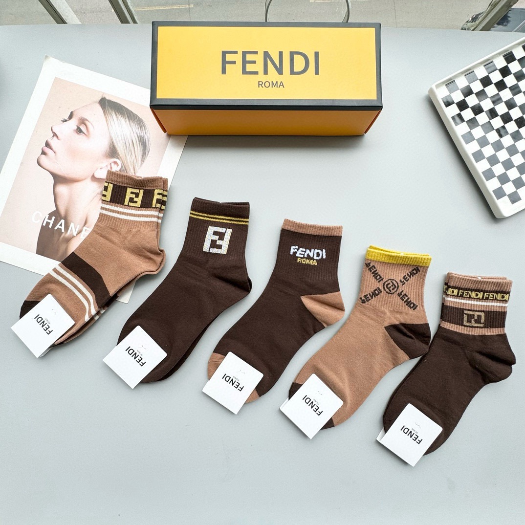 配包装【一盒五双】FENDI · 芬迪❗️大F新品男女款秋冬款中筒袜子❗️超级经典的双F标志，纯棉材质