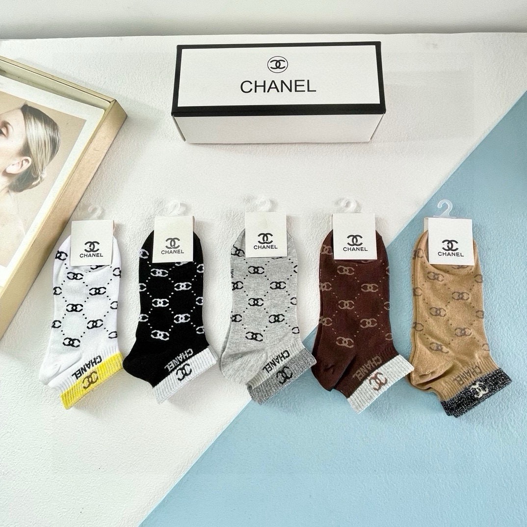   配包装【一盒五双】🌟Chanel 香奈儿 爆款短筒袜🌟女款 高版本 ～好看到爆炸 欧美大牌短筒袜。🌟