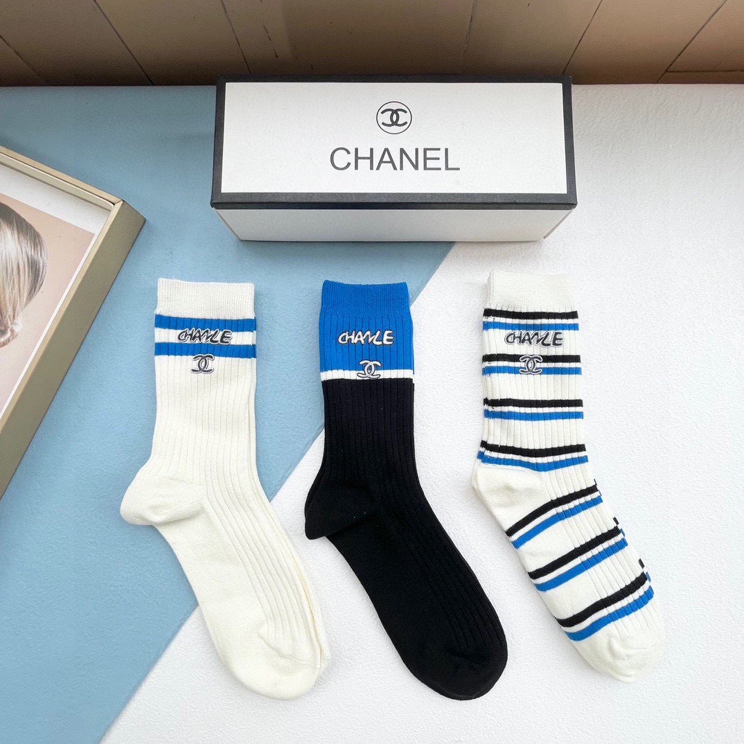 NO:360175,Packaging [one box and three pairs] CHANEL Chanel Internet celebrity hottest ~ It’s easy to see the explosion. The counter purchasing quality that European and American big-name mid-tube socks are indispensable. Socks, which are super high-quality and fashionable. Ahhhhhh~~ Recommended and recommended ~~ Must-in-one fashionable items!  !  socks, stockings, chanel, chanel, socks19860909配包装【一盒三双】CHANEL香奈儿 网红爆款 ～好看到爆炸 欧美大牌中筒袜潮人必不能少的专柜代购品质 袜子 ,搭配起来超高逼格 时髦度爆表啊啊啊啊～～推荐推荐推荐～～必入时髦小单品！！袜子丝袜,袜子,chanel,chanel,socks,accessory
