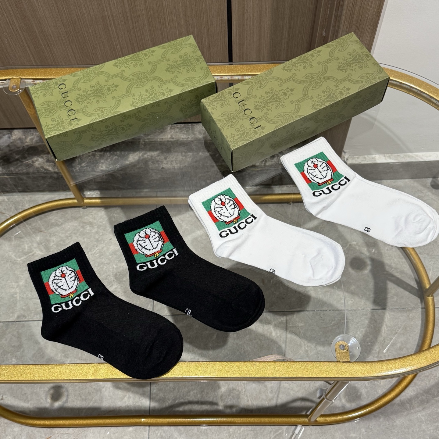  配送包装【一盒四双】  古奇gucci专柜新款男女款中筒袜子❗️专柜同步上新，超柔软舒适，专柜爆款GG