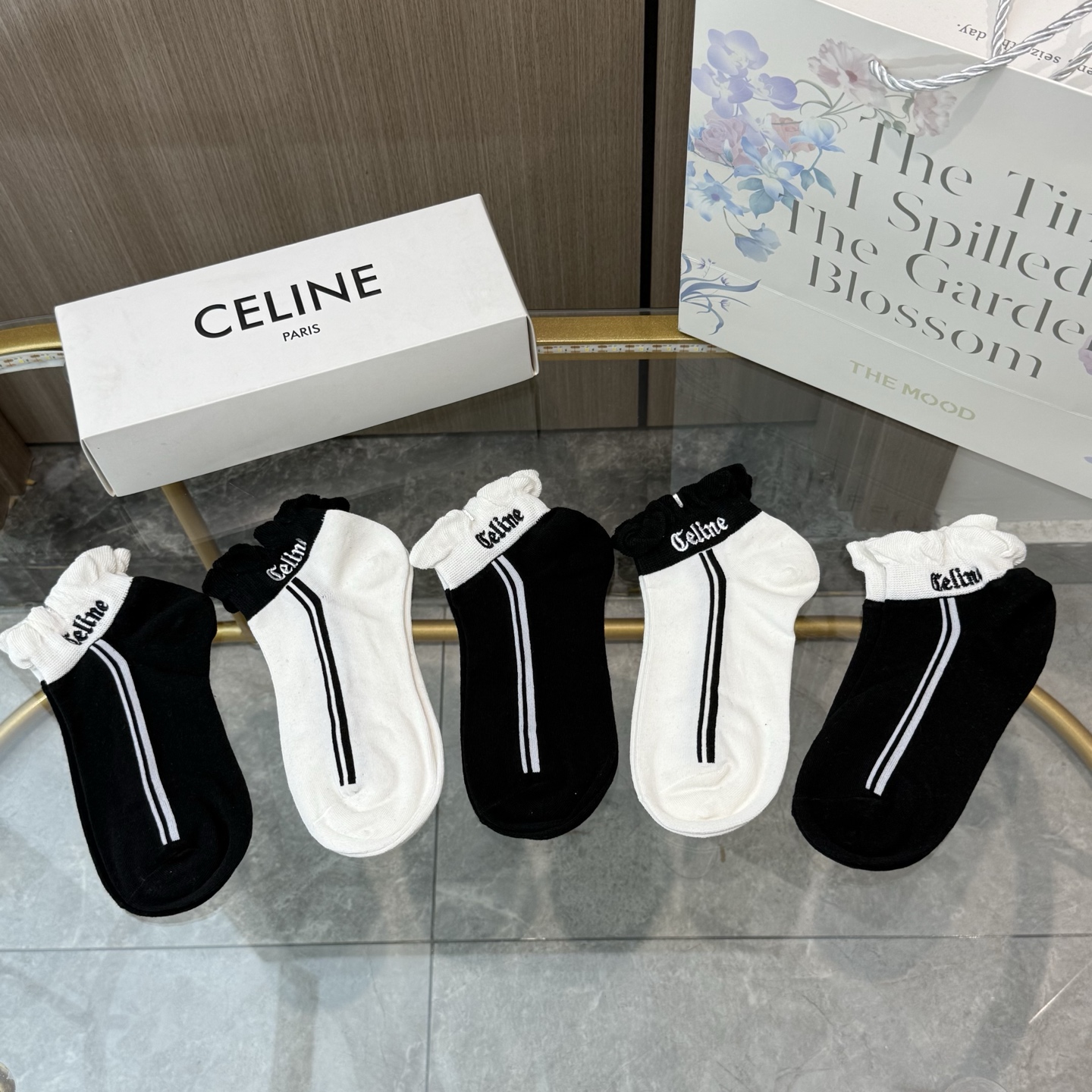  配包装【一盒五双】🌟Celine赛琳  爆款船袜🌟高版本 ～好看到爆炸 欧美大牌船袜。🌟潮人必不能少的