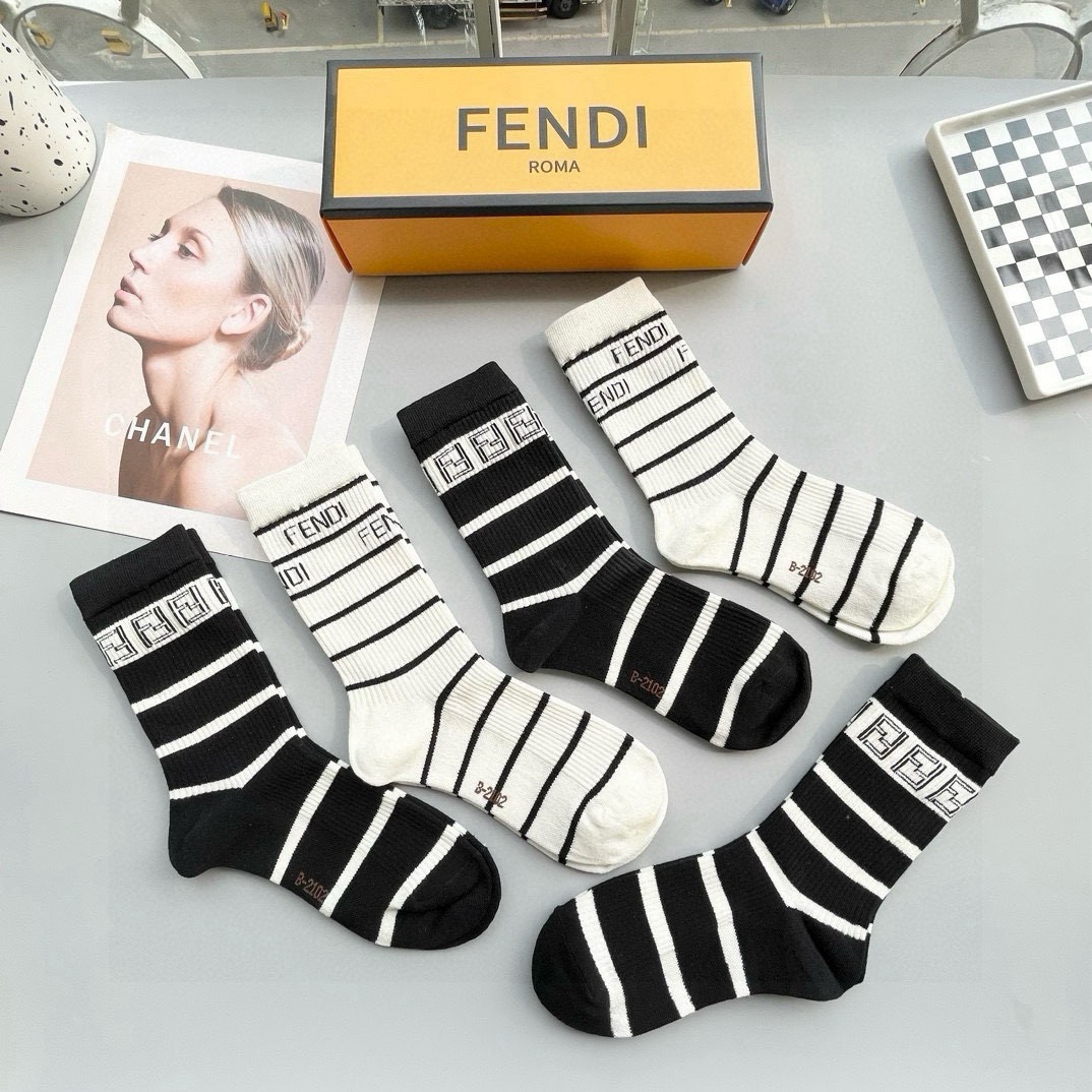 配包装【一盒五双】FENDI · 芬迪❗️大F新品高筒袜子❗️超级经典的双F标志，纯棉材质制造，透气舒
