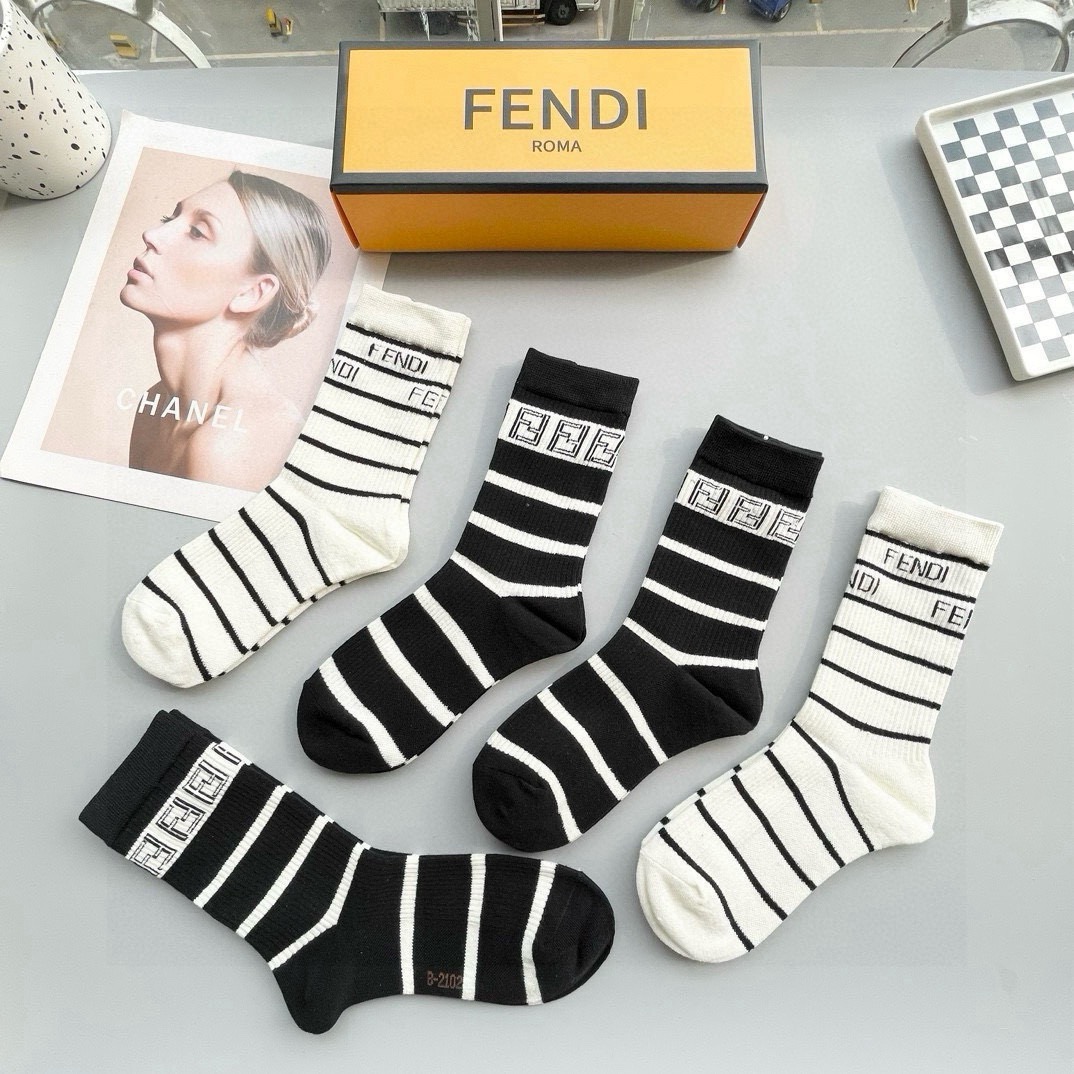  配包装【一盒五双】FENDI · 芬迪❗️大F新品高筒袜子❗️超级经典的双F标志，纯棉材质制造，透气舒