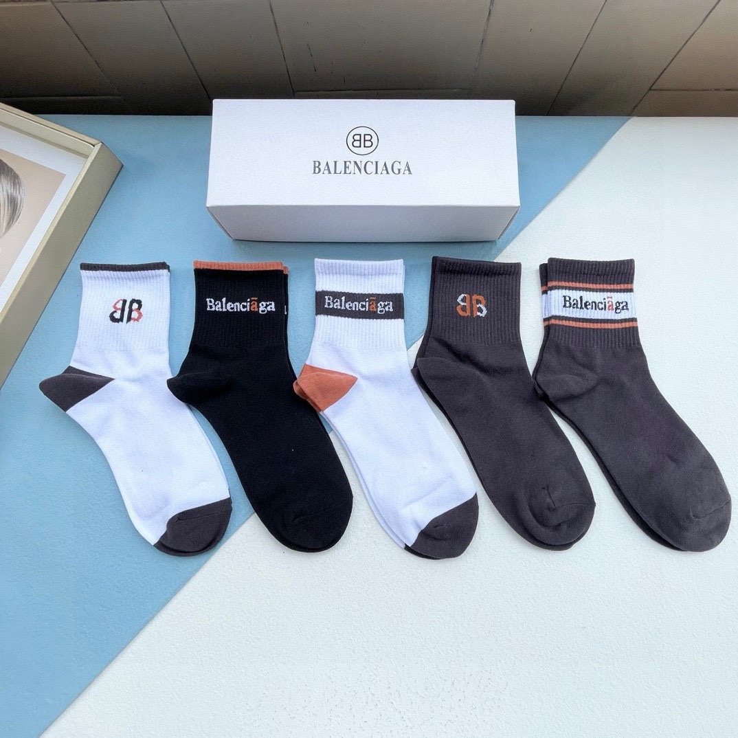  配包装【一盒五双】BALENCIAGA · 巴黎世家🌟 高品质。好看到爆炸欧美大牌中筒袜。男女款🌟潮人