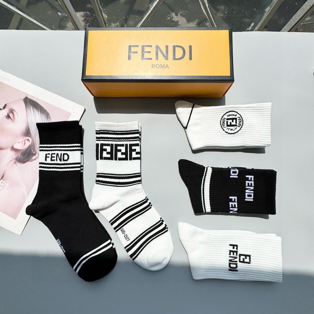  配包装【一盒五双】FENDI · 芬迪❗️大F新品高筒袜子❗️超级经典的双F标志，纯棉材质制造，透气舒