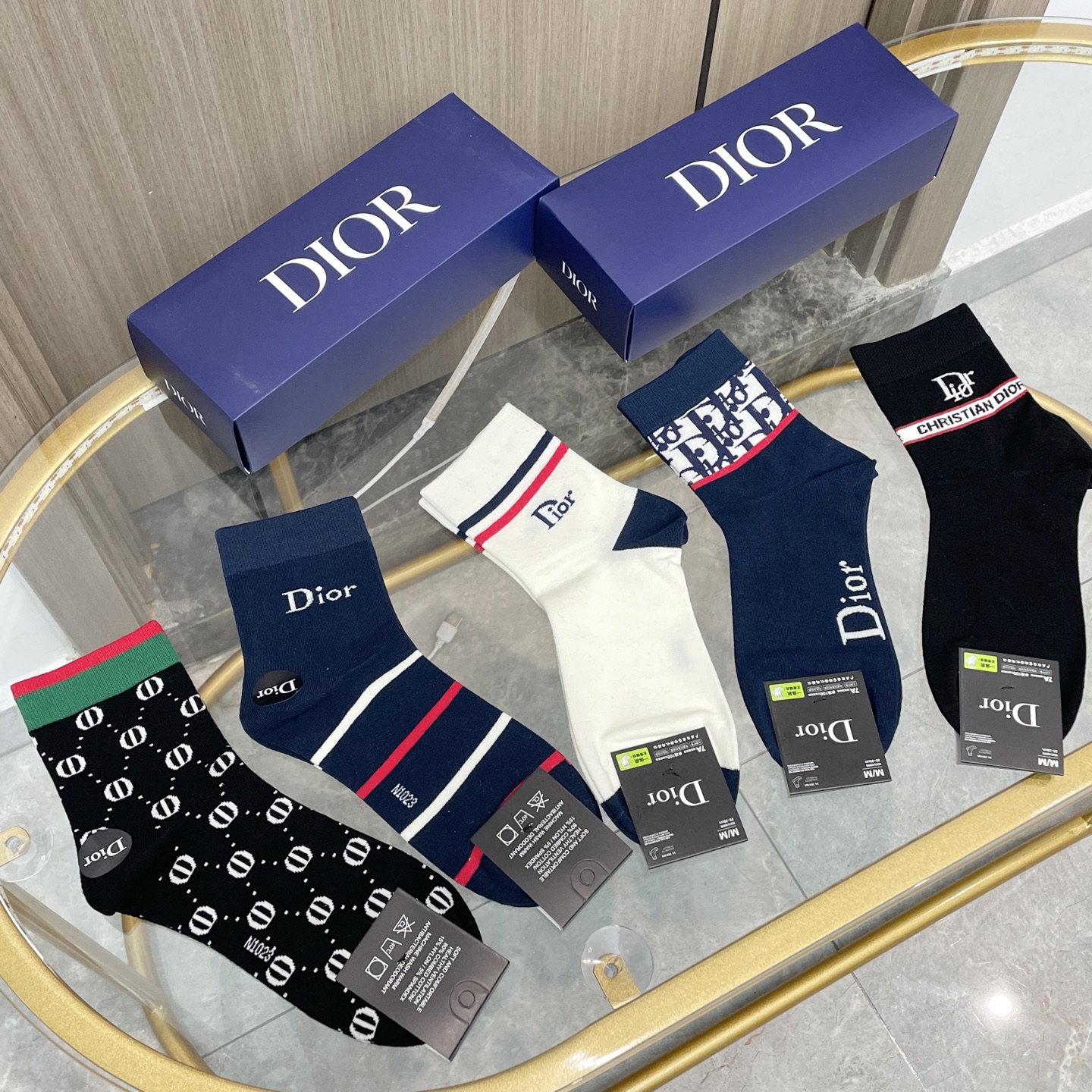    配包装【一盒五双】🌟欧美大牌 Dior迪奥 好看到爆炸欧美大牌中筒袜。男女款🌟潮人必不能少的专柜代