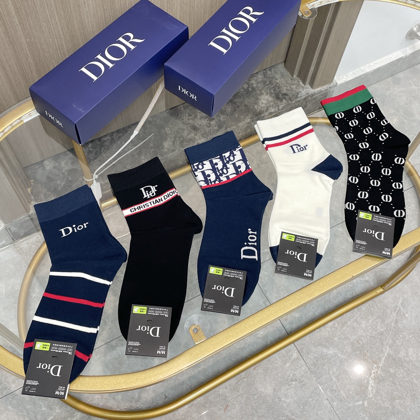    配包装【一盒五双】🌟欧美大牌 Dior迪奥 好看到爆炸欧美大牌中筒袜。男女款🌟潮人必不能少的专柜代
