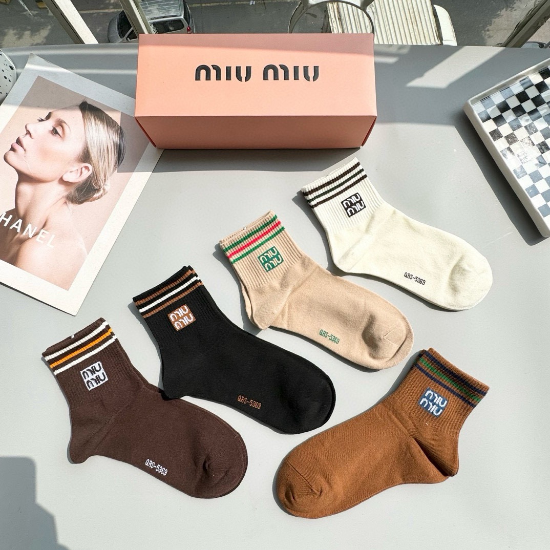   配包装【一盒五双】miumiu · 缪缪❗️高品质。超级爆款网红袜子❗️miu家官网同步字母中筒袜，