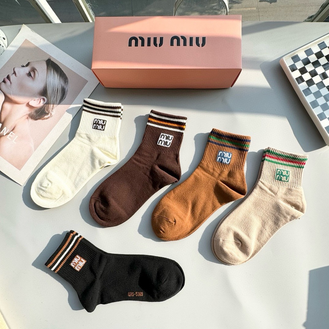   配包装【一盒五双】miumiu · 缪缪❗️高品质。超级爆款网红袜子❗️miu家官网同步字母中筒袜，