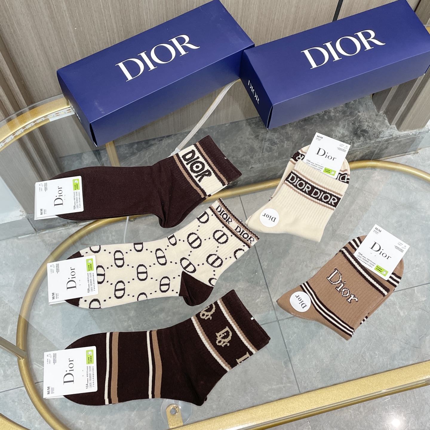    配包装【一盒五双】🌟欧美大牌 Dior迪奥 好看到爆炸欧美大牌中筒袜。男女款🌟潮人必不能少的专柜代