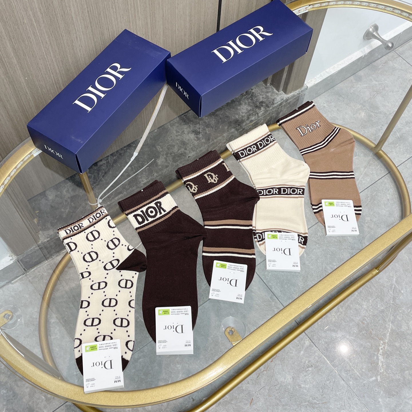   配包装【一盒五双】🌟欧美大牌 Dior迪奥 好看到爆炸欧美大牌中筒袜。男女款🌟潮人必不能少的专柜代