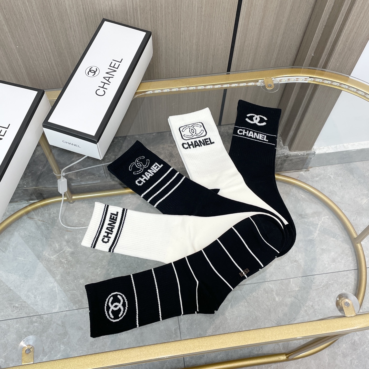  配包装【一盒五双】CHANEL · 香奈儿❗️高品质。超级爆款网红袜子❗️小香家官网同步字母中筒袜，i