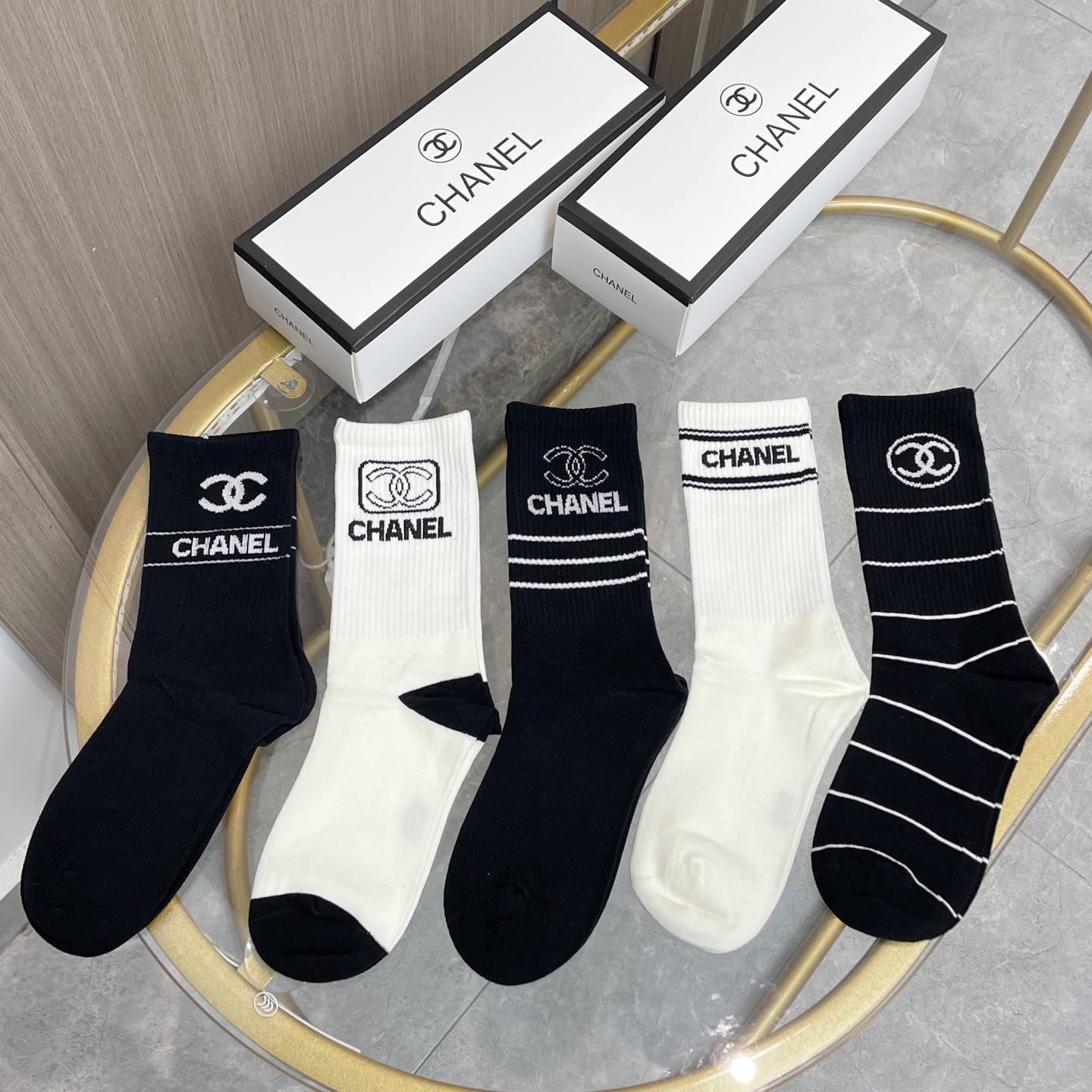  配包装【一盒五双】CHANEL · 香奈儿❗️高品质。超级爆款网红袜子❗️小香家官网同步字母中筒袜，i