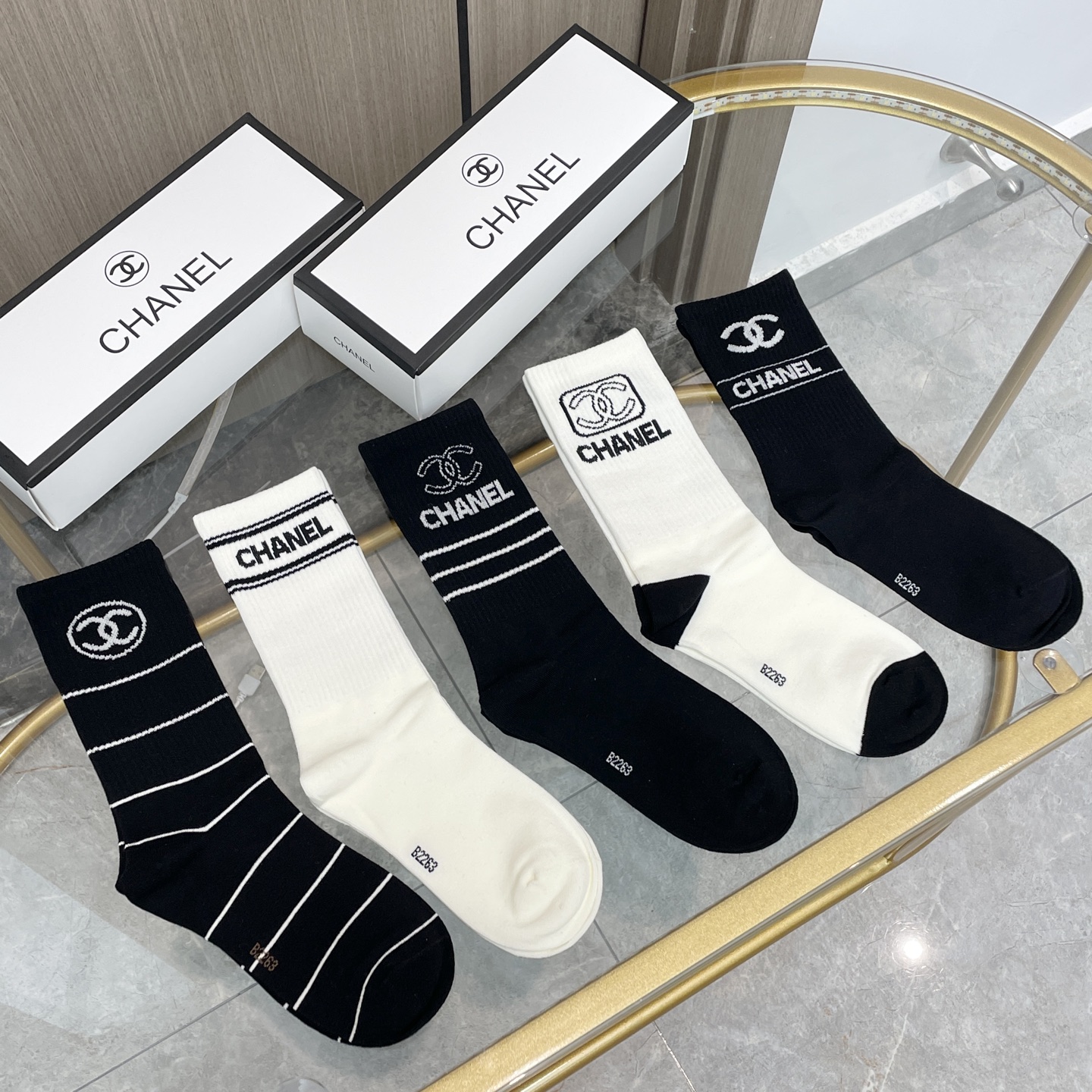  配包装【一盒五双】CHANEL · 香奈儿❗️高品质。超级爆款网红袜子❗️小香家官网同步字母中筒袜，i