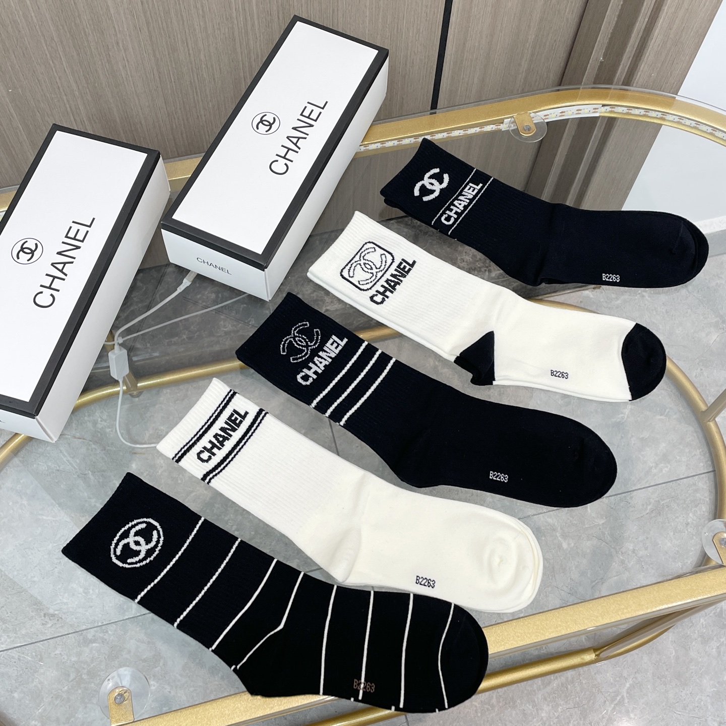  配包装【一盒五双】CHANEL · 香奈儿❗️高品质。超级爆款网红袜子❗️小香家官网同步字母中筒袜，i
