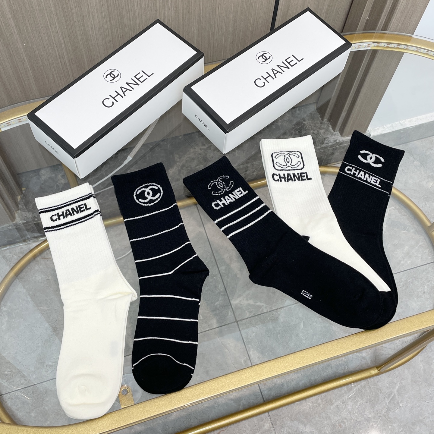  配包装【一盒五双】CHANEL · 香奈儿❗️高品质。超级爆款网红袜子❗️小香家官网同步字母中筒袜，i