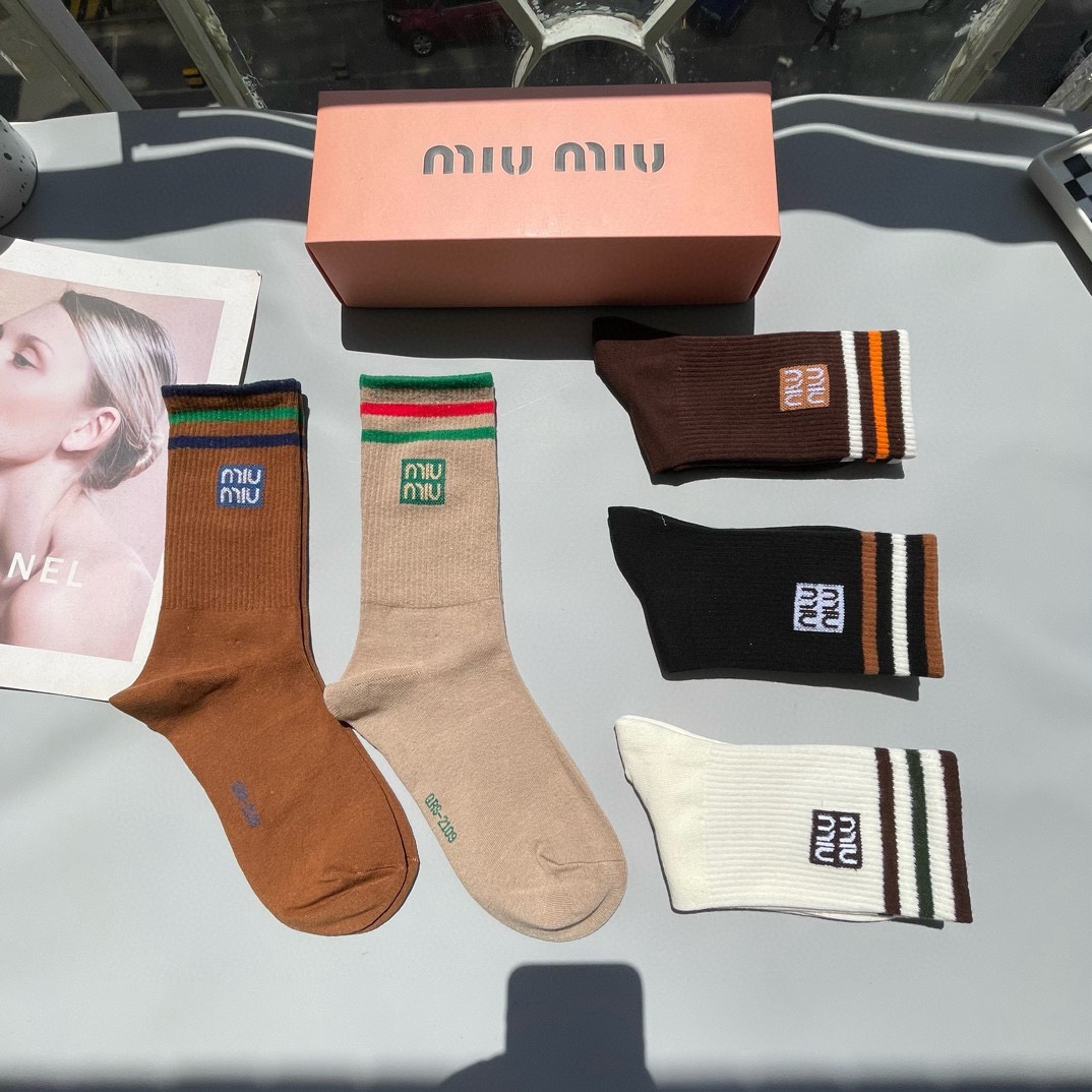   配包装【一盒四双】miumiu · 缪缪❗️高品质。超级爆款网红袜子❗️miu家官网同步饰品字母中筒