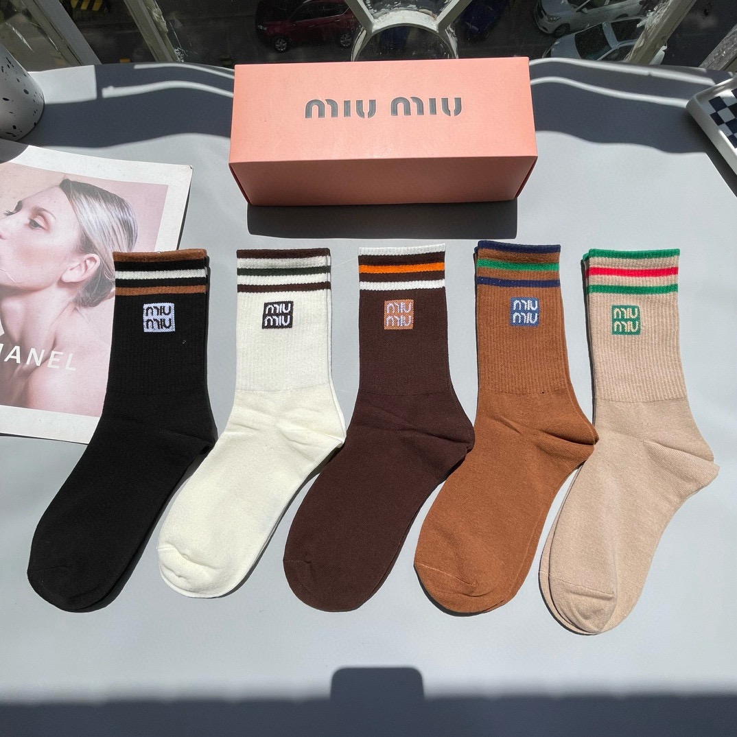   配包装【一盒四双】miumiu · 缪缪❗️高品质。超级爆款网红袜子❗️miu家官网同步饰品字母中筒