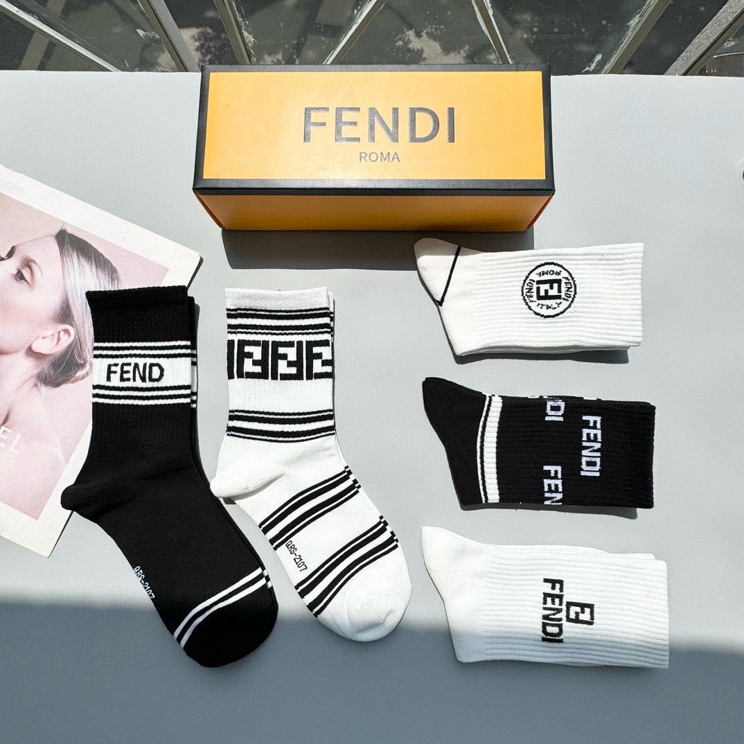  配包装【一盒五双】FENDI · 芬迪❗️大F新品高筒袜子❗️超级经典的双F标志，纯棉材质制造，透气舒