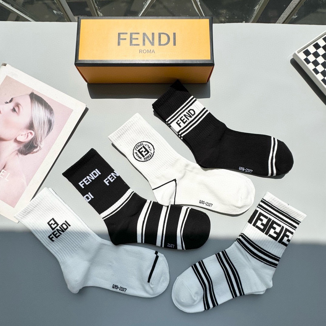  配包装【一盒五双】FENDI · 芬迪❗️大F新品高筒袜子❗️超级经典的双F标志，纯棉材质制造，透气舒