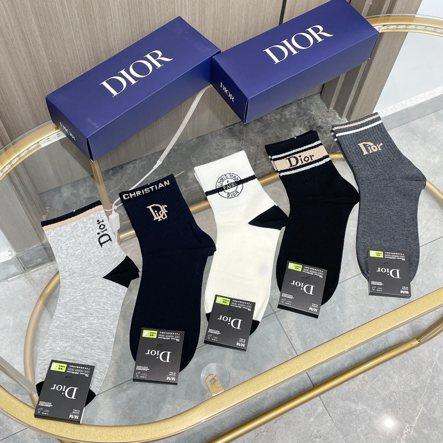    配包装【一盒五双】🌟欧美大牌 Dior迪奥 好看到爆炸欧美大牌中筒袜。男女款🌟潮人必不能少的专柜代