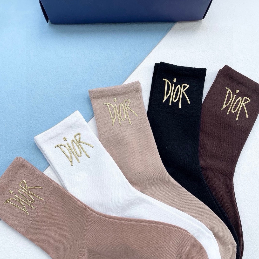  配包装【一盒五双】DIOR · 迪奥  D 家新品烫金纯黑短筒男女款袜子❗️专柜同步长袜，超级经典的D
