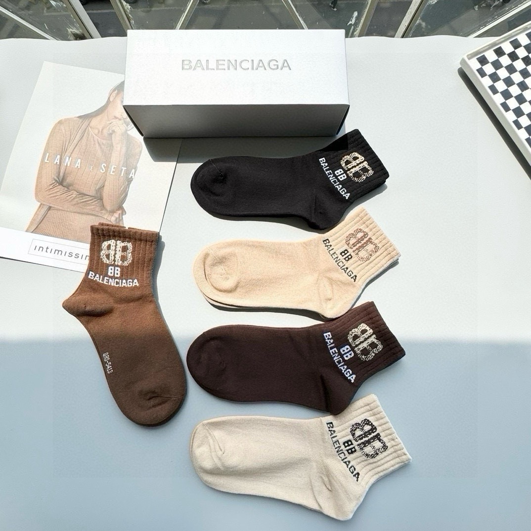  配包装【一盒五双】BALENCIAGA · 巴黎世家🌟 高品质。好看到爆炸欧美大牌中筒袜。男女款🌟潮人