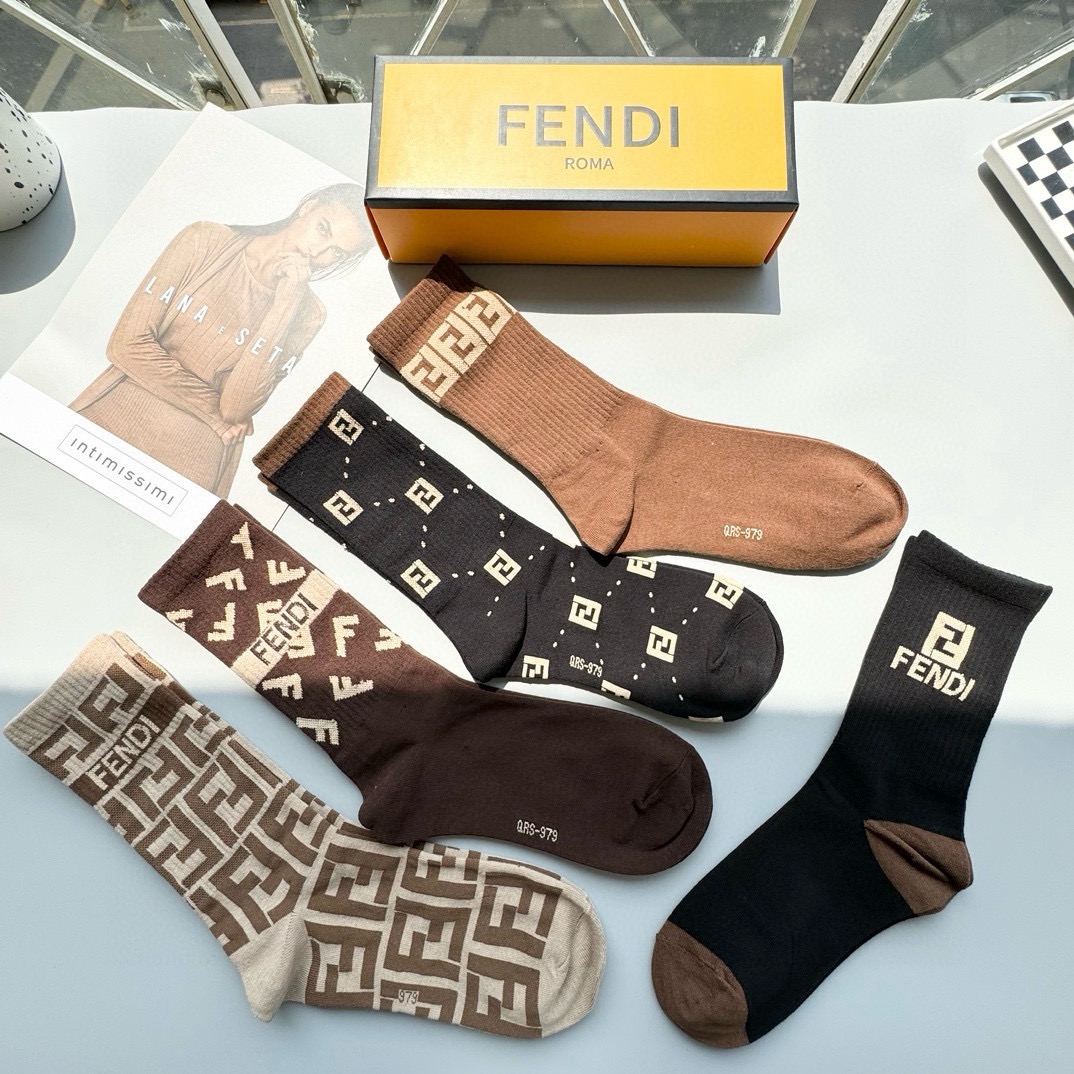  配包装【一盒五双】FENDI · 芬迪❗️大F新品高筒袜子❗️超级经典的双F标志，纯棉材质制造，透气舒