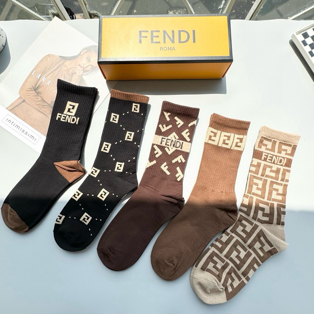  配包装【一盒五双】FENDI · 芬迪❗️大F新品高筒袜子❗️超级经典的双F标志，纯棉材质制造，透气舒