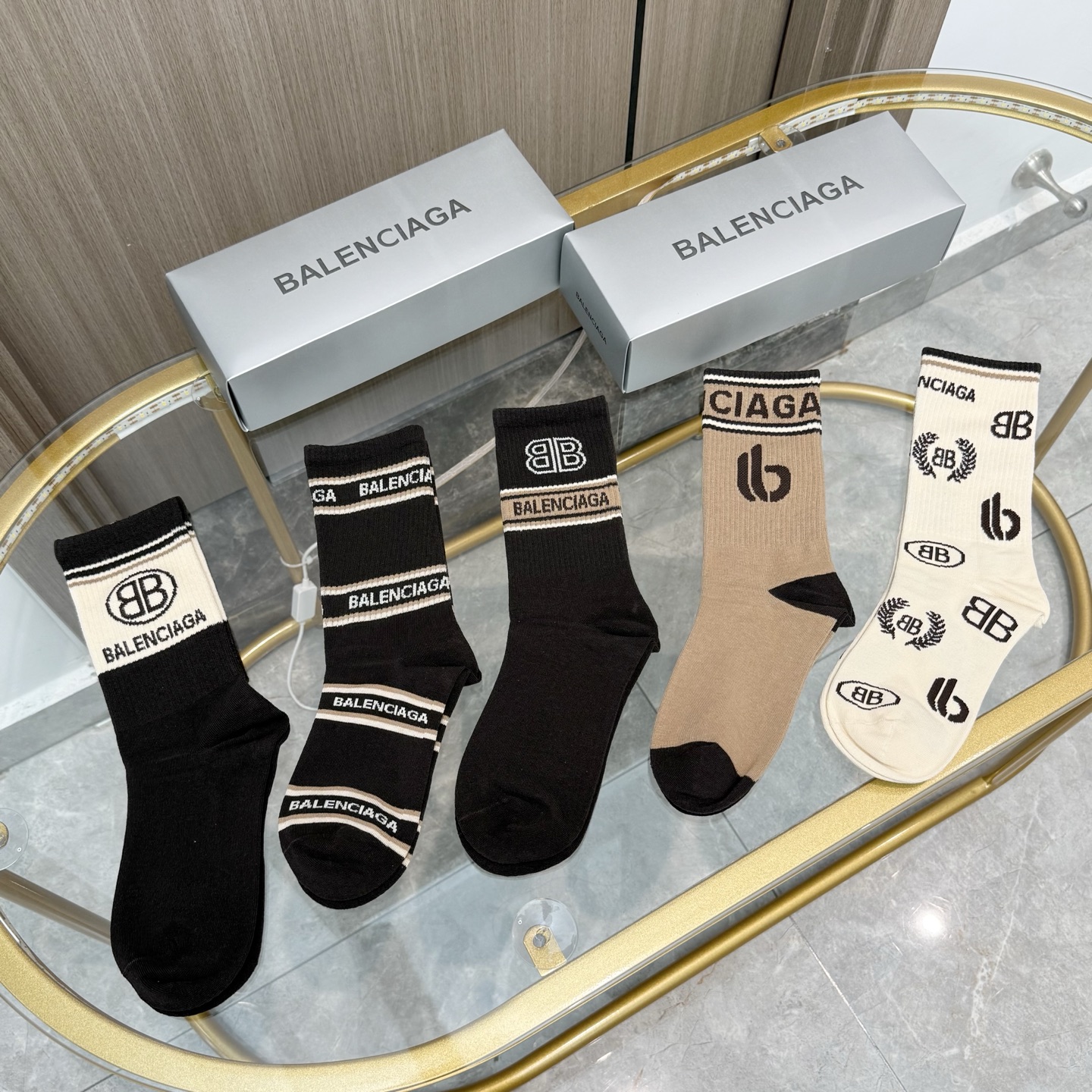 配包装【一盒五双】BALENCIAGA · 巴黎世家🌟 好看到爆炸欧美大牌高筒袜。男女款🌟潮人必不能少