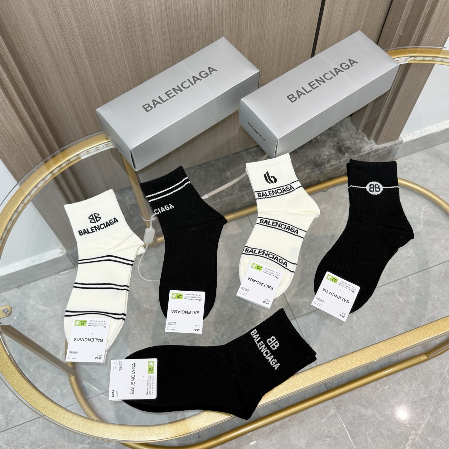  配包装【一盒五双】BALENCIAGA · 巴黎世家🌟 高品质。好看到爆炸欧美大牌中筒袜。男女款🌟潮人