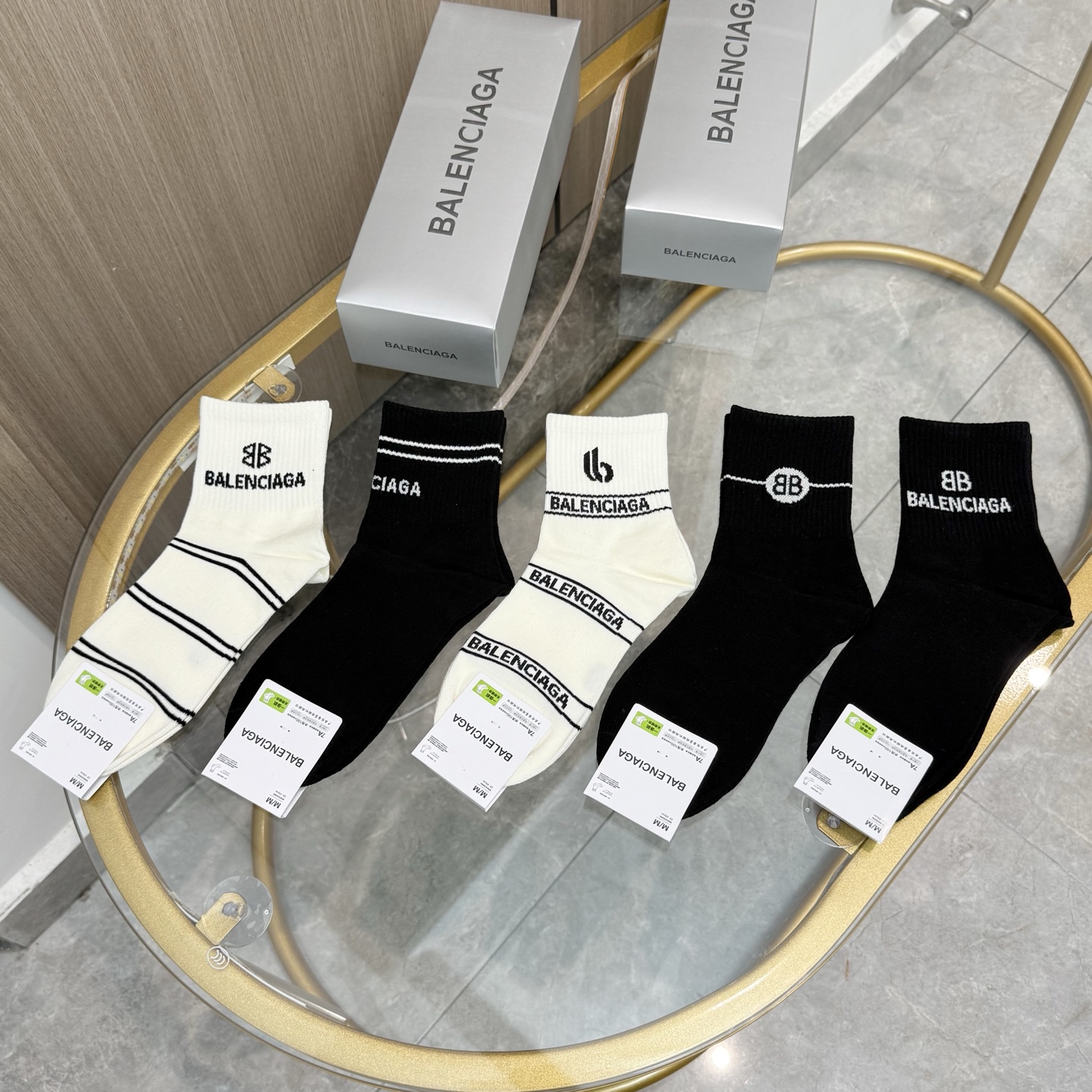  配包装【一盒五双】BALENCIAGA · 巴黎世家🌟 高品质。好看到爆炸欧美大牌中筒袜。男女款🌟潮人
