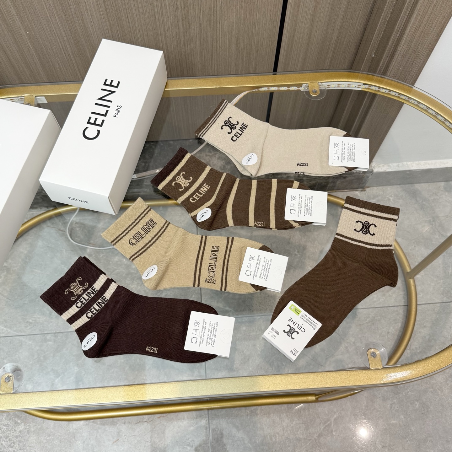  配包装【一盒五双】🌟Celine赛琳  爆款中筒袜🌟高版本 ～好看到爆炸 欧美大牌中筒袜。🌟潮人必不能