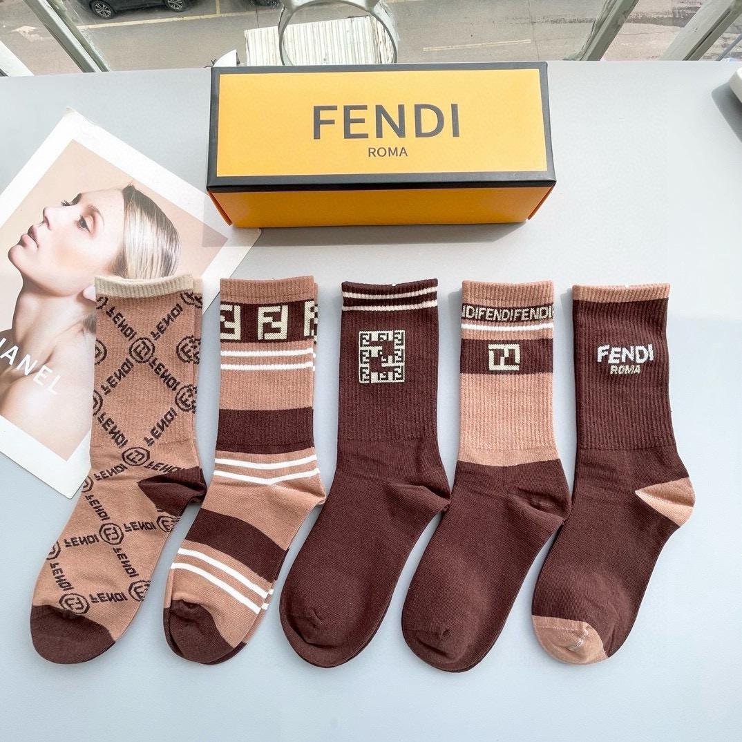  配包装【一盒五双】FENDI · 芬迪❗️大F新品高筒袜子❗️超级经典的双F标志，纯棉材质制造，透气舒