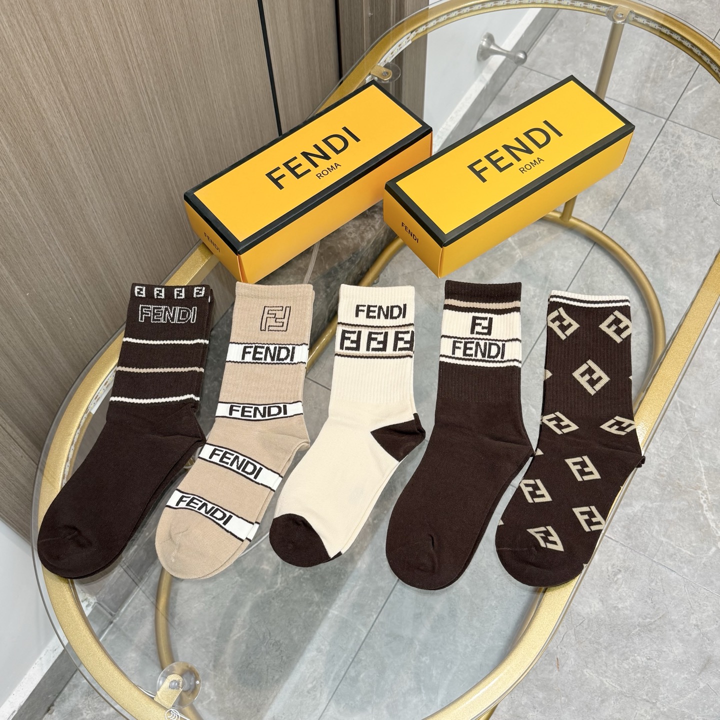  配包装【一盒五双】FENDI · 芬迪❗️大F新品高筒袜子❗️超级经典的双F标志，纯棉材质制造，透气舒