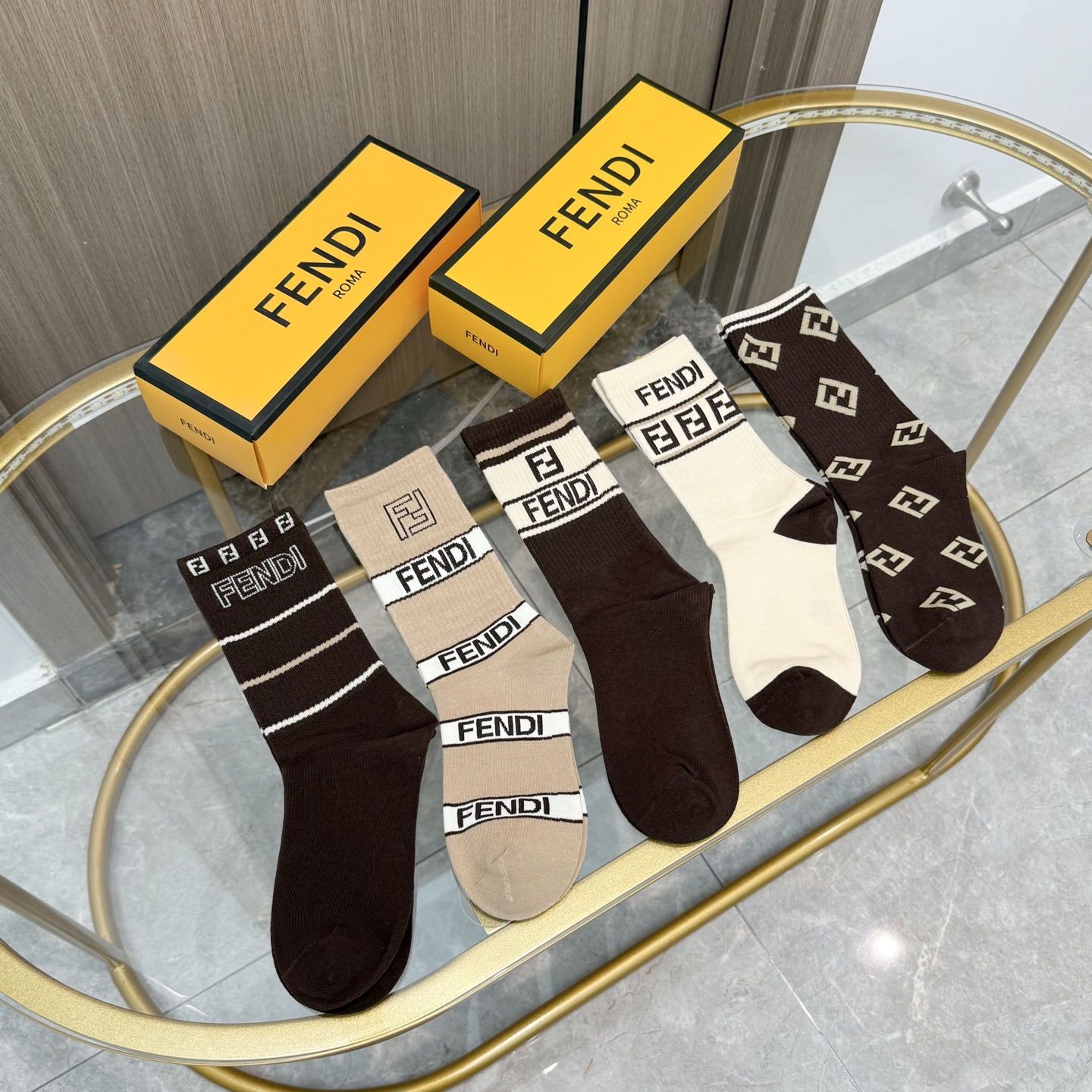  配包装【一盒五双】FENDI · 芬迪❗️大F新品高筒袜子❗️超级经典的双F标志，纯棉材质制造，透气舒